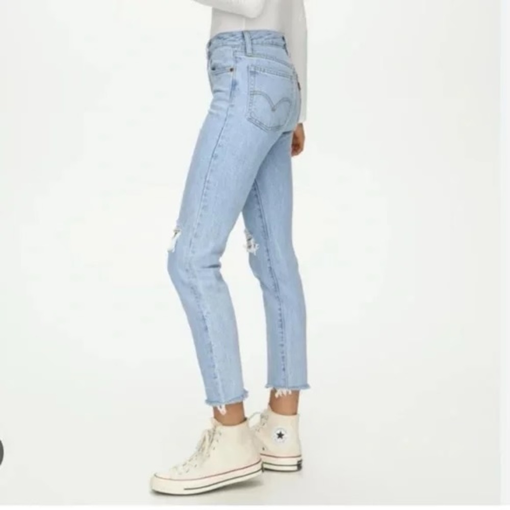 Levis Premium Wedgie Fit Ankle Jeans Light Wash Distressed 26
